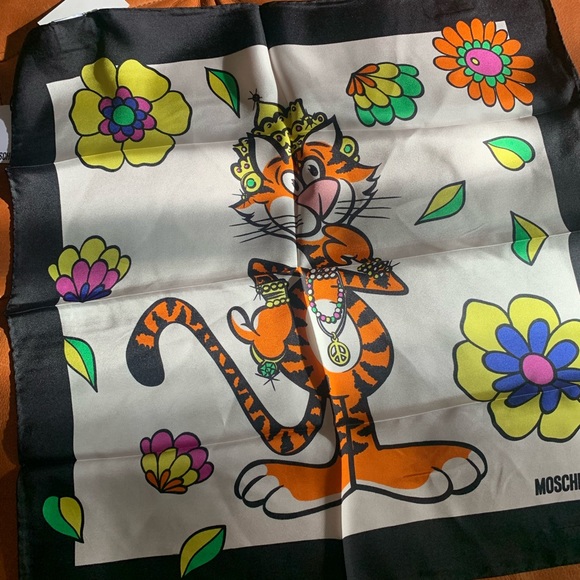 Super fun silk scarf from Moschino - Picture 1 of 8
